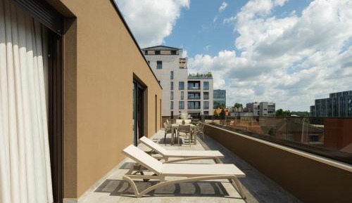 Three-Bedroom Deluxe Apartment