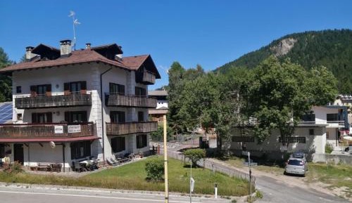 One-Bedroom Deluxe Apartment