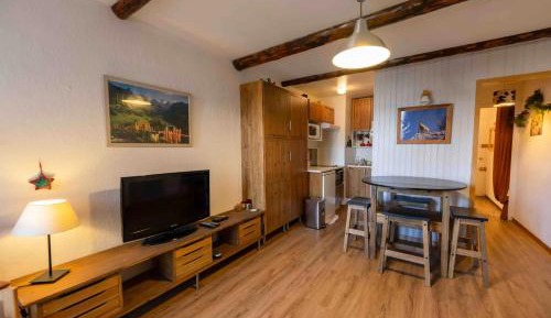 Studio with Mountain View