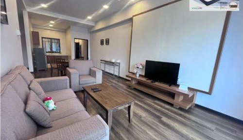 Apartment with Mountain View