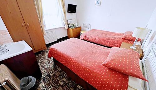 Deluxe Double Room (2 Adults + 1 Child)