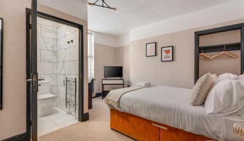 Double Room with Private Bathroom