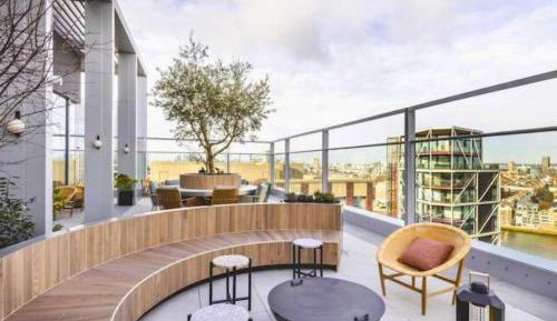 Two-Bedroom Deluxe Apartment with Balcony