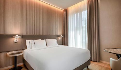 Superior King Room with Terrace and City View