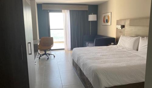 Standard King Room with Ocean View and Balcony