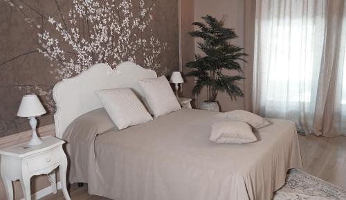 Deluxe One-Bedroom Apartment