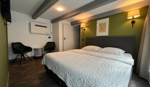 Standard Double Room with Private Bathroom