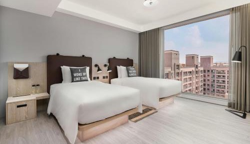 Superior guest room with two single beds