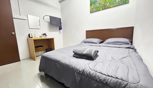 Standard Queen Room