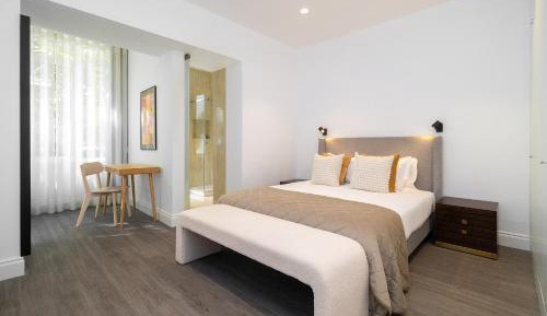 Four-Bedroom Deluxe Apartment