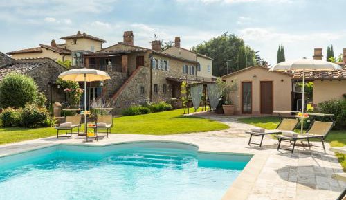 Apartment with Pool View 