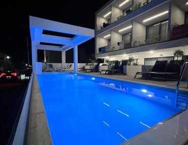 One-Bedroom Apartment with Pool View