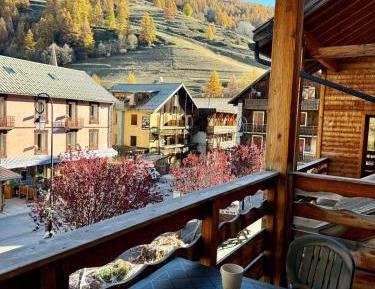 Three-Bedroom Apartment with Balcony