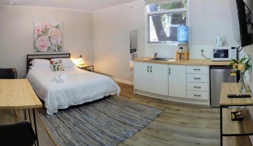1 Bedroom Cabin with Shared Bathroom