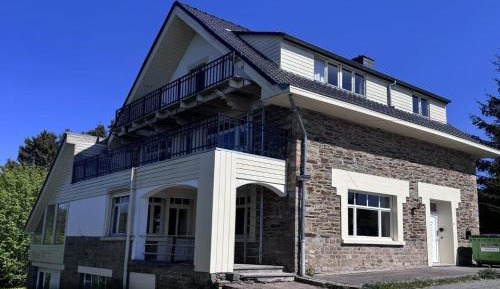 Ten-Bedroom Holiday Home