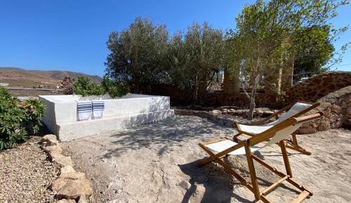 Deluxe One-Bedroom Apartment