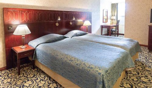 Superior Twin Room - Castle Building