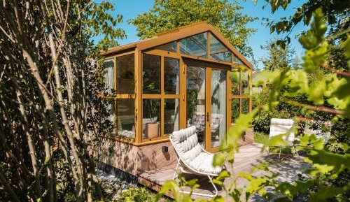 Eight-Bedroom Holiday Home