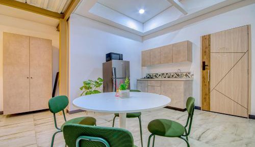 Studio Apartment with Balcony