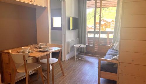 Apartment with Mountain View