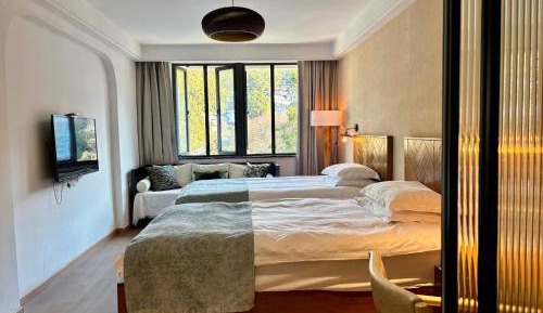 Twin Room with Mountain View