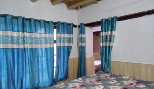 Basic Triple Room with Shared Bathroom