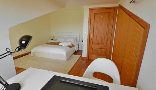 Basic Triple Room with Shared Bathroom