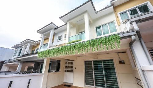 Four-Bedroom Holiday Home