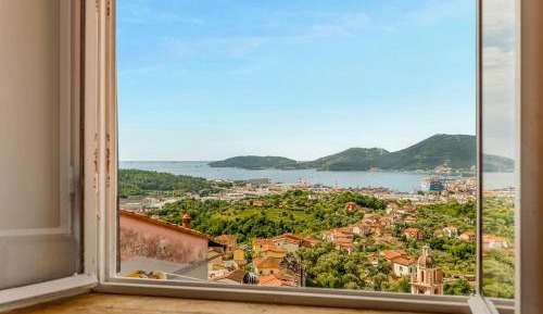 One-Bedroom Apartment with Sea View