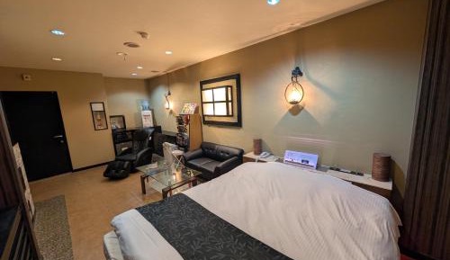 Room #1471748403