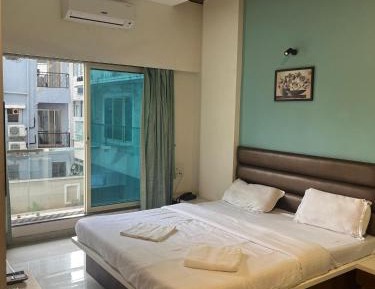 Apartment with Pool View 