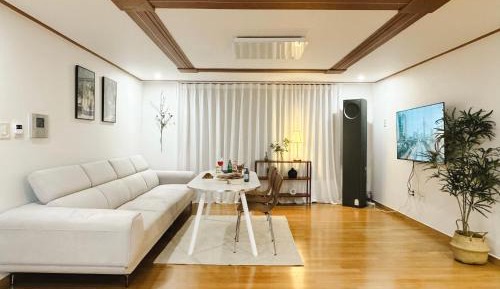 Three-Bedroom Deluxe Apartment
