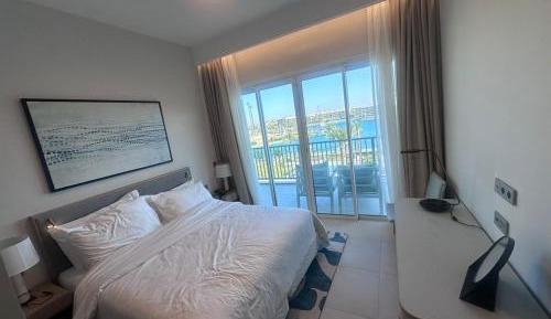 Three-Bedroom Apartment with Marina View