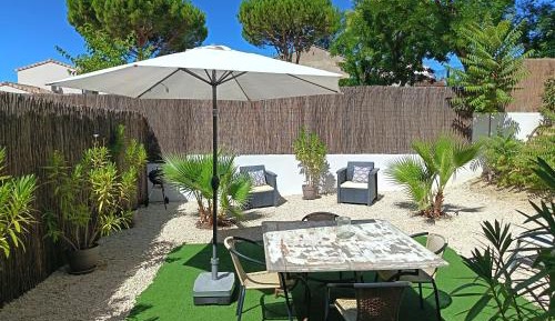 King Studio with Sofa Bed