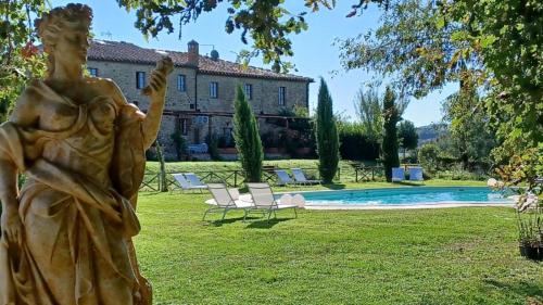 Apartment with Pool View 