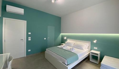 Deluxe Room (2 Adults + 1 Child)