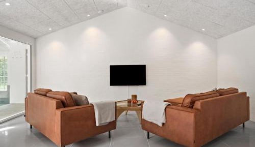 Nine-Bedroom Holiday Home