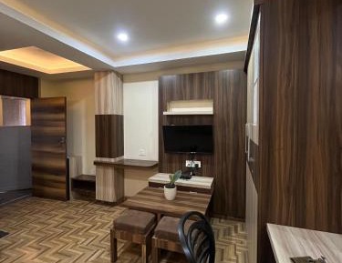 Deluxe Double Room (2 Adults + 1 Child)