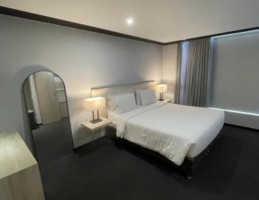 Deluxe King Suite