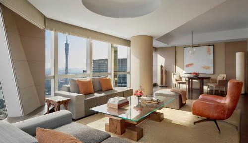 Suite with Tower View - Free mini bar (1st round)