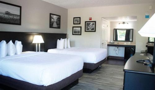 Queen Room with Two Queen Beds - Non-Smoking