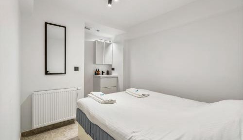 One-Bedroom Apartment with Balcony