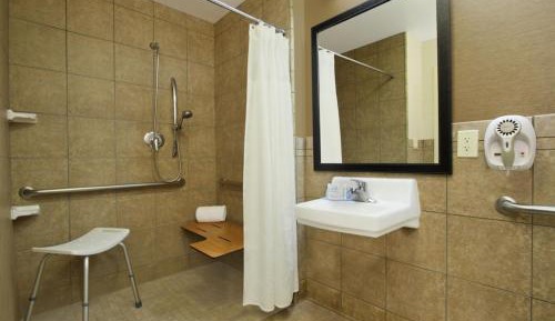 Standard Queen Room with Sofa Bed and Tub - Mobility Accessible