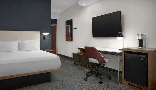 King Room with Sofa Bed and Adapted Tub - Mobility Accessible