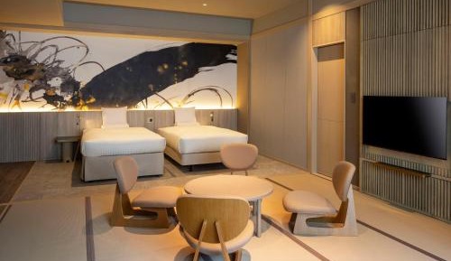 Premium Japanese & Western Style Room with Semi Open-Air Bathroom (Up to 5 guests can stay)