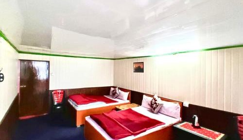 Double or Twin Room with Mountain View