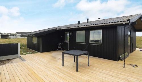 Three-Bedroom Holiday Home 