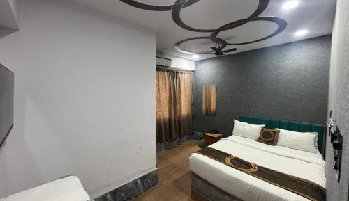 Deluxe Double Room (1 adult + 1 child)