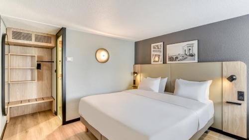 Superior Room - 1 King Bed