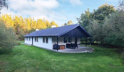 Three-Bedroom Holiday Home 